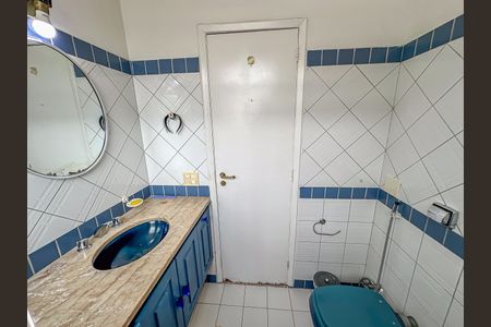 Apartamento à venda com 442m², 4 quartos e 2 vagas Apartamento à venda com 442m², 4 quartos e 2 vagasBanheiro da Suíte 2