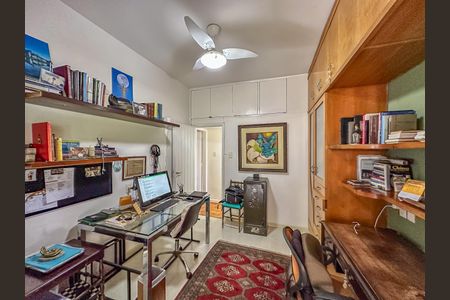 Apartamento à venda com 442m², 4 quartos e 2 vagas Apartamento à venda com 442m², 4 quartos e 2 vagasQuarto