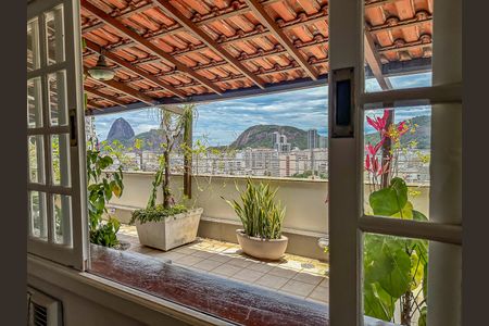 Apartamento à venda com 442m², 4 quartos e 2 vagas Apartamento à venda com 442m², 4 quartos e 2 vagasVista da Suíte