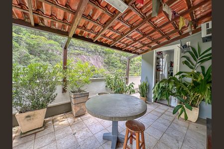 Apartamento à venda com 442m², 4 quartos e 2 vagas Apartamento à venda com 442m², 4 quartos e 2 vagasVaranda da Suíte 2