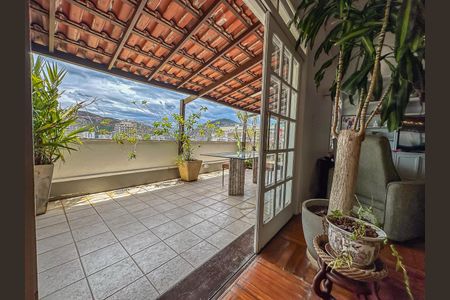 Apartamento à venda com 442m², 4 quartos e 2 vagas Apartamento à venda com 442m², 4 quartos e 2 vagasVaranda da Sala