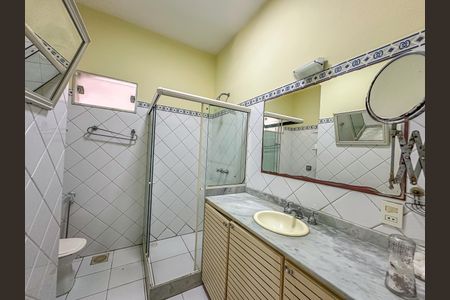 Apartamento à venda com 442m², 4 quartos e 2 vagas Apartamento à venda com 442m², 4 quartos e 2 vagasBanheiro da Suíte 3