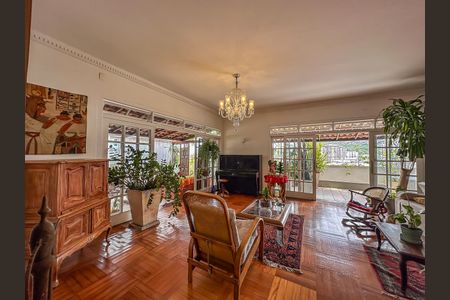 Apartamento à venda com 442m², 4 quartos e 2 vagas Apartamento à venda com 442m², 4 quartos e 2 vagasSala