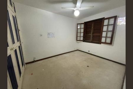 Casa à venda com 242m², 3 quartos e 3 vagas