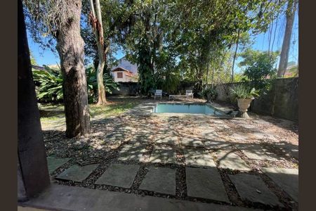 Casa à venda com 242m², 3 quartos e 3 vagas