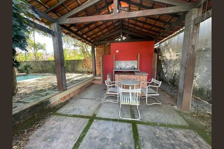 Casa à venda com 242m², 3 quartos e 3 vagas