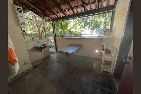 Casa à venda com 242m², 3 quartos e 3 vagas