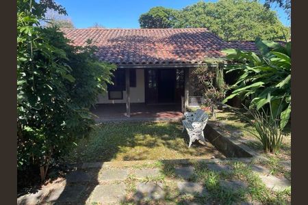 Casa à venda com 242m², 3 quartos e 3 vagas