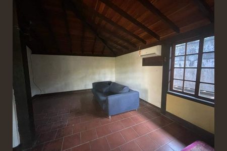 Casa à venda com 242m², 3 quartos e 3 vagas