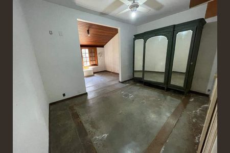 Casa à venda com 242m², 3 quartos e 3 vagas