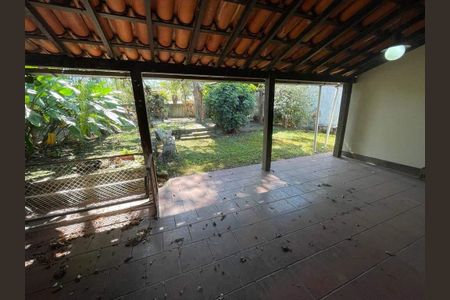 Casa à venda com 242m², 3 quartos e 3 vagas