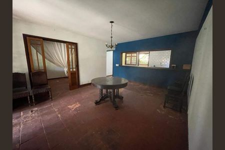 Casa à venda com 242m², 3 quartos e 3 vagas