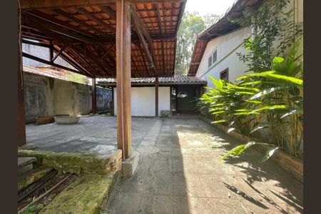 Casa à venda com 242m², 3 quartos e 3 vagas