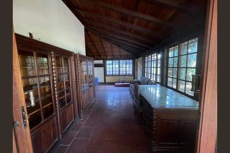 Casa à venda com 242m², 3 quartos e 3 vagas