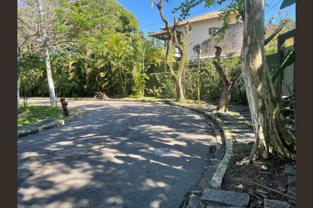 Casa à venda com 242m², 3 quartos e 3 vagas