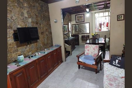 Casa à venda com 194m², 3 quartos e 2 vagas