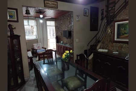 Casa à venda com 194m², 3 quartos e 2 vagas