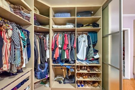 Casa à venda com 266m², 3 quartos e 2 vagas Casa à venda com 266m², 3 quartos e 2 vagasCloset da Suíte 1