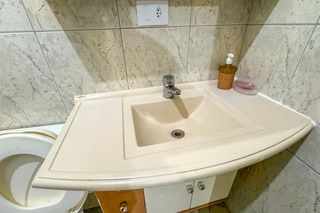 Casa à venda com 266m², 3 quartos e 2 vagas Casa à venda com 266m², 3 quartos e 2 vagasBanheiro de serviço