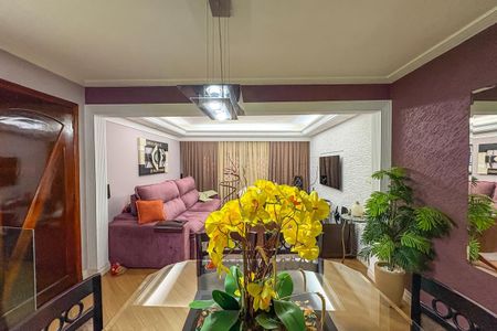 Casa à venda com 266m², 3 quartos e 2 vagas Casa à venda com 266m², 3 quartos e 2 vagasSala