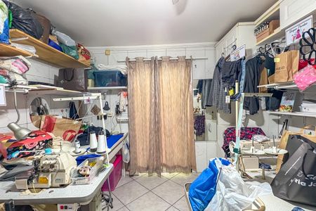 Casa à venda com 266m², 3 quartos e 2 vagas Casa à venda com 266m², 3 quartos e 2 vagasEscritório