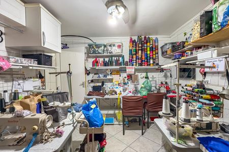 Casa à venda com 266m², 3 quartos e 2 vagas Casa à venda com 266m², 3 quartos e 2 vagasEscritório