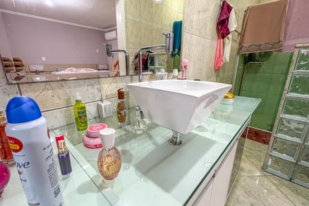 Casa à venda com 266m², 3 quartos e 2 vagas Casa à venda com 266m², 3 quartos e 2 vagasBanheiro da Suíte 1