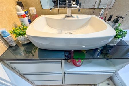 Casa à venda com 266m², 3 quartos e 2 vagas Casa à venda com 266m², 3 quartos e 2 vagasBanheiro Social