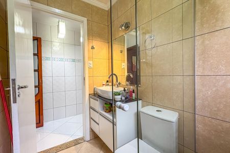 Casa à venda com 266m², 3 quartos e 2 vagas Casa à venda com 266m², 3 quartos e 2 vagasBanheiro Social