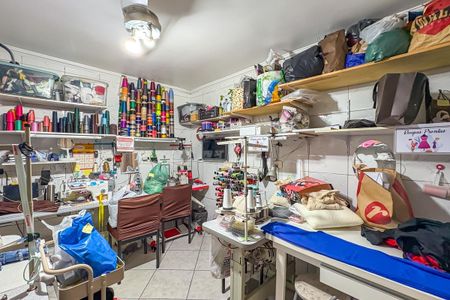 Casa à venda com 266m², 3 quartos e 2 vagas Casa à venda com 266m², 3 quartos e 2 vagasEscritório