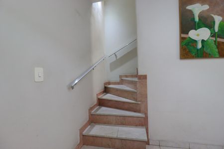 Casa à venda com 220m², 3 quartos e 2 vagasEscada