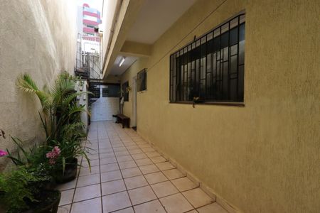 Casa à venda com 220m², 3 quartos e 2 vagasCorredor externo