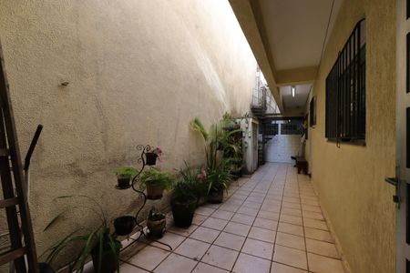 Casa à venda com 220m², 3 quartos e 2 vagasCorredor externo