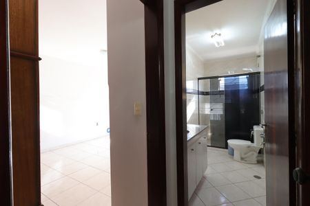 Casa à venda com 220m², 3 quartos e 2 vagasCorredor