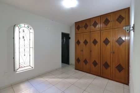 Casa à venda com 220m², 3 quartos e 2 vagasSuíte 1