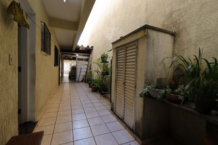 Casa à venda com 220m², 3 quartos e 2 vagasCorredor externo