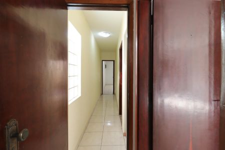 Casa à venda com 220m², 3 quartos e 2 vagasCorredor