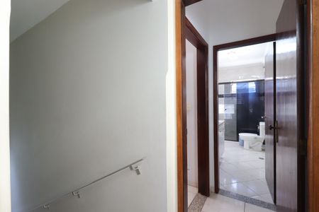 Casa à venda com 220m², 3 quartos e 2 vagasCorredor