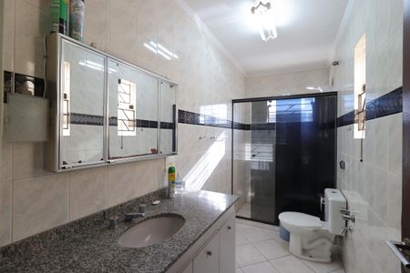 Casa à venda com 220m², 3 quartos e 2 vagasBanheiro da Suíte 3