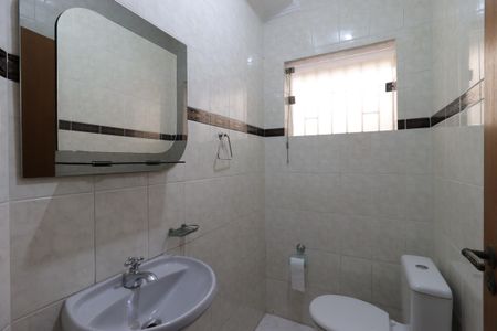 Casa à venda com 220m², 3 quartos e 2 vagasLavabo