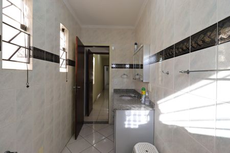 Casa à venda com 220m², 3 quartos e 2 vagasBanheiro da Suíte 3