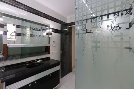 Casa à venda com 220m², 3 quartos e 2 vagasBanheiro da Suíte 1