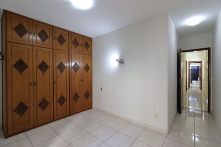 Casa à venda com 220m², 3 quartos e 2 vagasSuíte 1