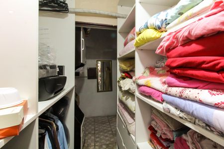 Casa à venda com 200m², 3 quartos e 3 vagasSuíte