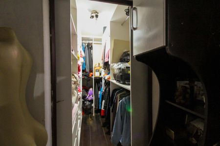 Casa à venda com 200m², 3 quartos e 3 vagasSuíte