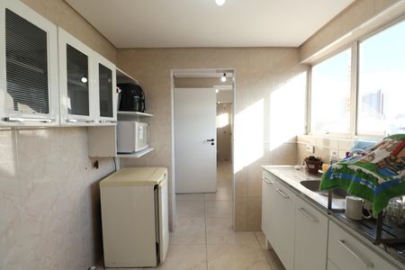 Apartamento para alugar com 220m², 5 quartos e 2 vagas Apartamento para alugar com 220m², 5 quartos e 2 vagasCozinha