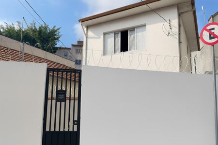 Casa à venda com 180m², 2 quartos e 1 vaga Casa à venda com 180m², 2 quartos e 1 vagaFachada