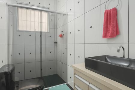 Casa à venda com 180m², 2 quartos e 1 vaga Casa à venda com 180m², 2 quartos e 1 vagaBanheiro