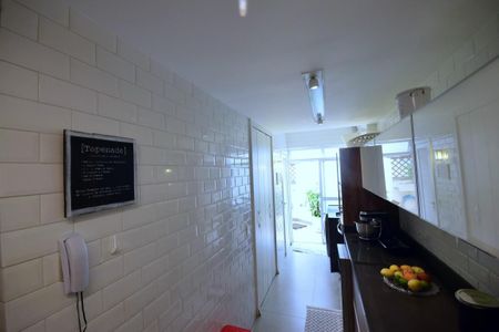 Apartamento à venda com 179m², 2 quartos e 2 vagasCozinha