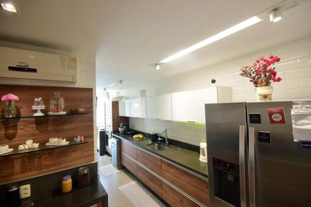 Apartamento à venda com 179m², 2 quartos e 2 vagasCozinha